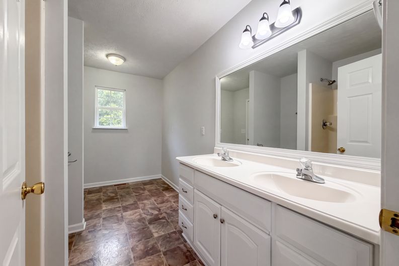 Photo 14 of 18 of 1023 Kaity Brooke Dr, Portland, TN