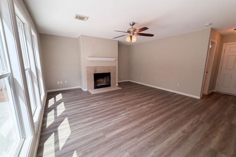 Photo 3 of 21 of 12159 Hawthorne Dr, Montgomery, TX