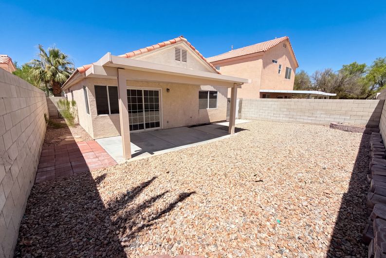 Photo 5 of 33 of 9121 Indian Breeze Dr, Las Vegas, NV