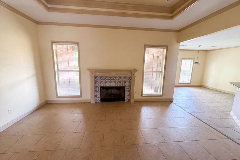 Photo 7 of 24 of 7945 Laurelwood St, Beaumont, TX