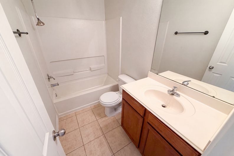 Photo 11 of 19 of 907 Amaryllis Rd, Baytown, TX
