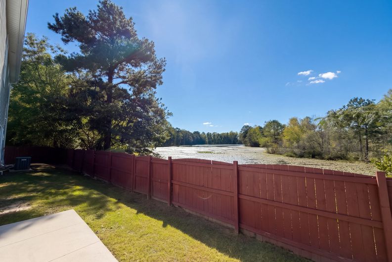 Photo 5 of 27 of 143 Deer Lake Dr, Columbia, SC