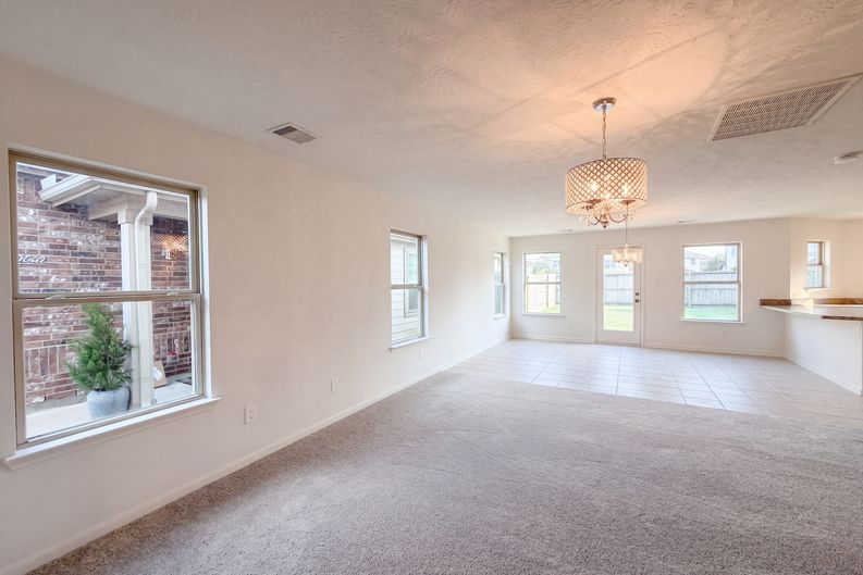 Photo 3 of 18 of 15835 Copper Oak Ln, Houston, TX