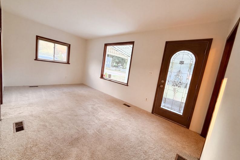 Photo 6 of 16 of 35115 University St, Westland, MI