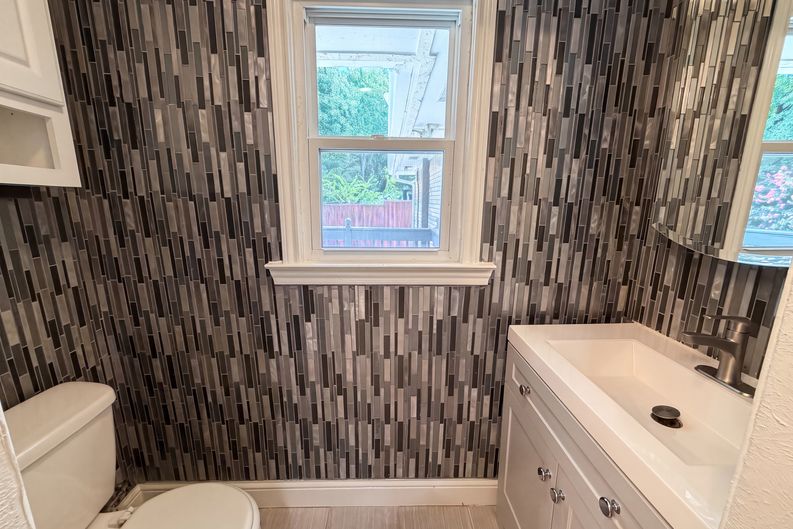 Photo 14 of 22 of 3423 Willow Crest Ln, Dallas, TX