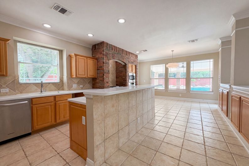 Photo 7 of 23 of 13419 Star Heights Dr, San Antonio, TX
