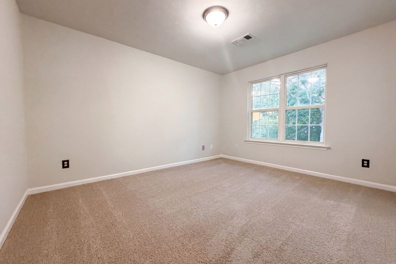 Photo 12 of 17 of 804 Thomas Bay Ct, Antioch, TN
