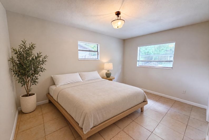 Photo 4 of 14 of 7018 Lynwood Dr, Tampa, FL