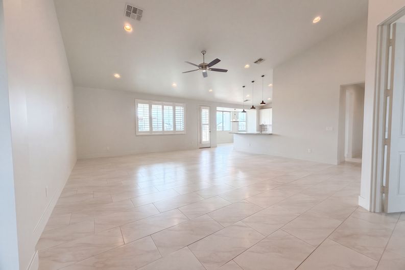 Photo 3 of 17 of 3229 W Silverdale Rd, San Tan Valley, AZ