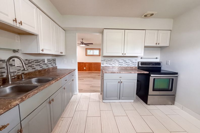 Photo 7 of 26 of 2221 Myrtle Ave, Columbus, OH