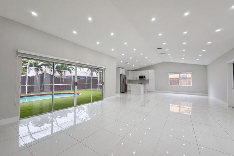 Photo 6 of 25 of 16571 SW 145th Ave, Miami, FL