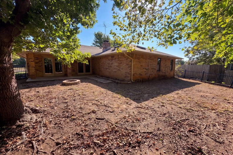Photo 41 of 57 of 1536 Creekside Dr, Norman, OK