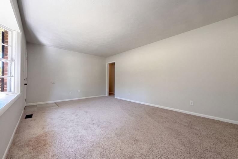 Photo 8 of 17 of 3224 Sandhill Dr, Fayetteville, NC