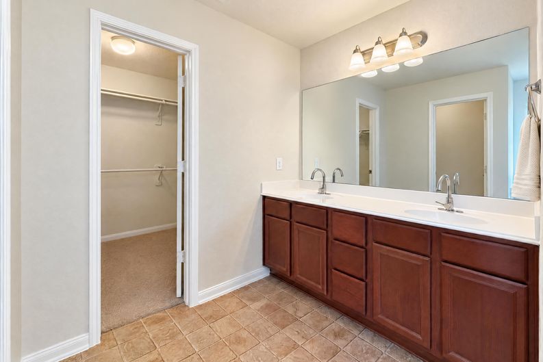 Photo 12 of 26 of 14414 Darrah Dr, Houston, TX