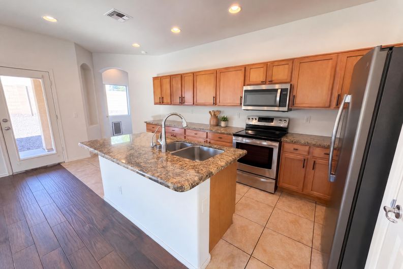 Photo 7 of 41 of 25852 W Lynne Ln, Buckeye, AZ