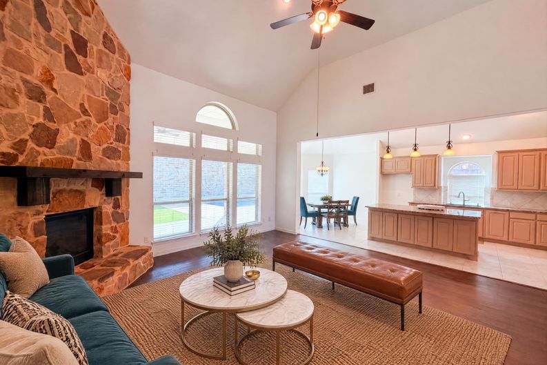 Photo 13 of 34 of 4305 Curlew Ln, Garland, TX