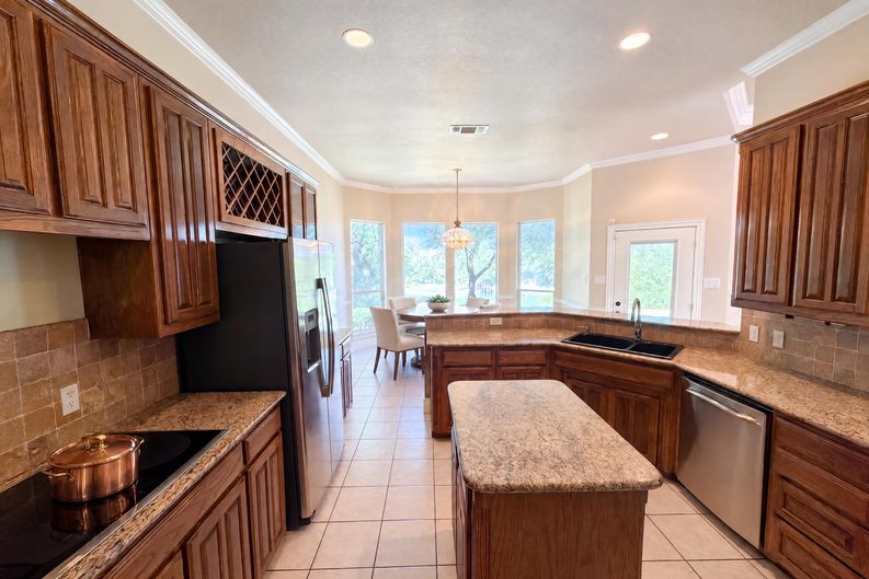 Photo 9 of 29 of 9313 Dosier Cv W, Fort Worth, TX
