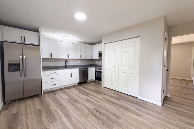 Photo 8 of 38 of 6363 Sandric Ln, Liberty Township, OH