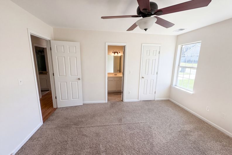 Photo 4 of 19 of 218 Stonewood Dr, West Columbia, SC