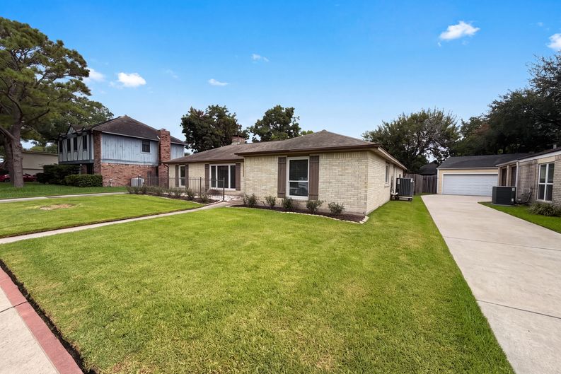 Photo 22 of 26 of 14923 Aspen Hills Dr, Houston, TX