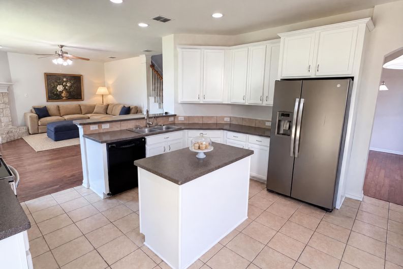 Photo 7 of 25 of 1421 Sparrow Dr, Little Elm, TX
