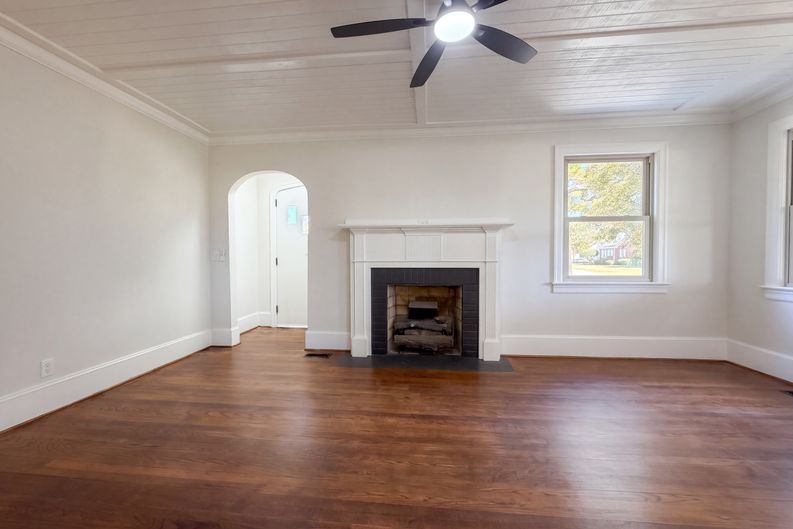 Photo 8 of 29 of 306 Fayetteville St, Newton Grove, NC