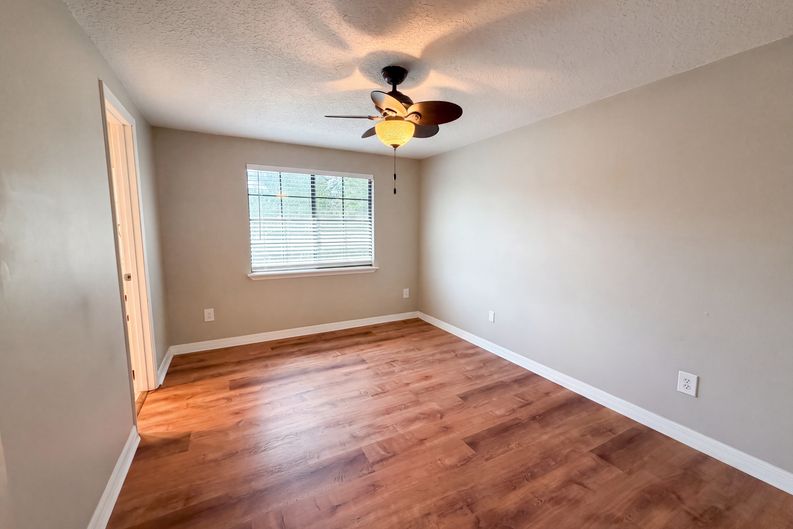 Photo 12 of 28 of 8382 Chason Rd W, Jacksonville, FL