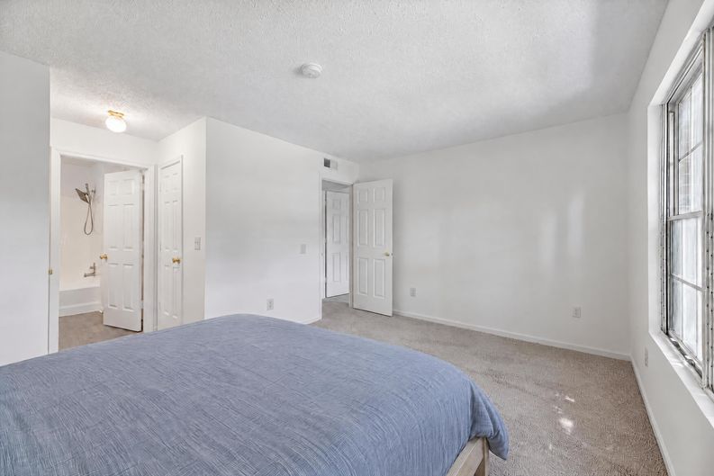 Photo 5 of 29 of 9260 Niki Pl, Manassas, VA