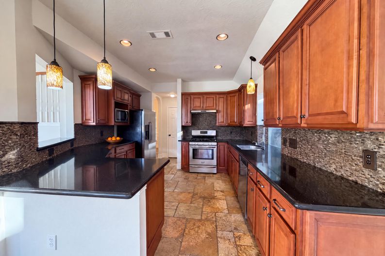 Photo 8 of 26 of 23130 Willow Canyon Dr, Katy, TX