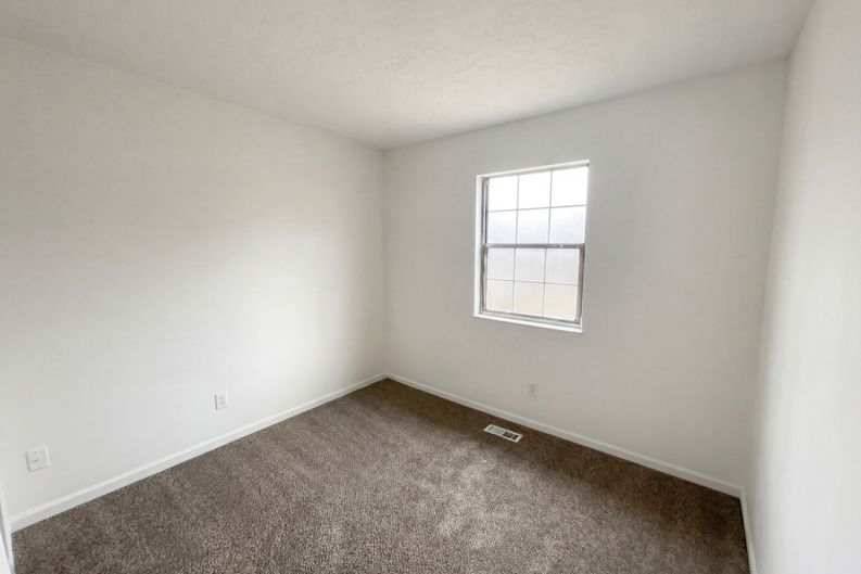 Photo 4 of 18 of 7739 Inverness Dr, Indianapolis, IN