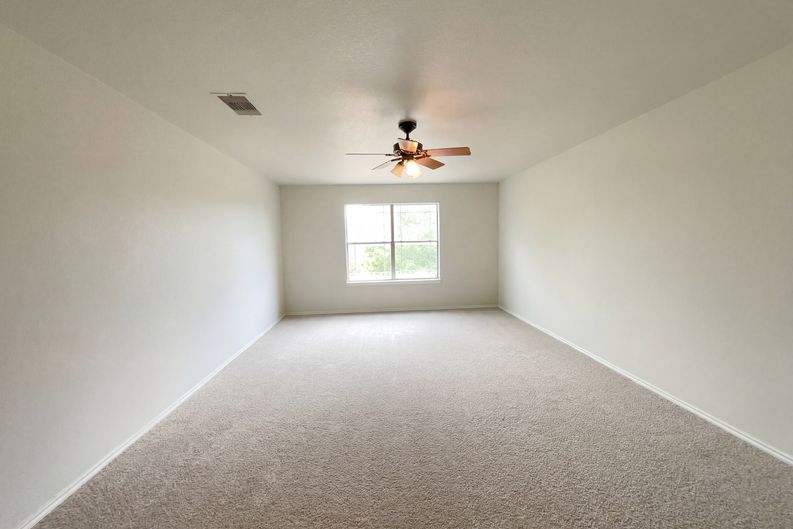 Photo 4 of 18 of 8807 Mesa Vis, San Antonio, TX