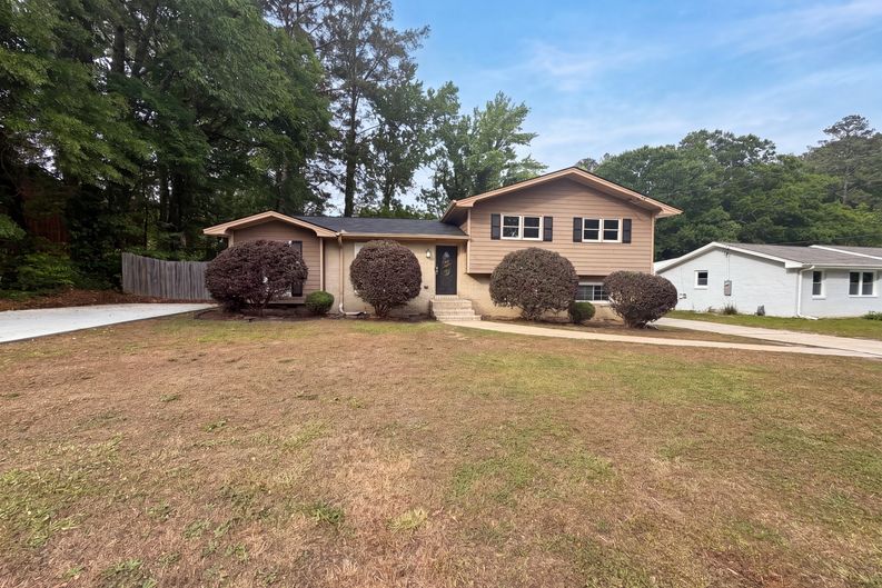 Photo 1 of 25 of 6330 Tahoe Dr, Atlanta, GA