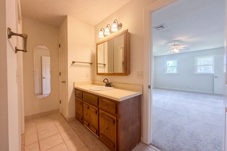 Photo 10 of 21 of 1818 Fox Chase Dr, Goodlettsville, TN