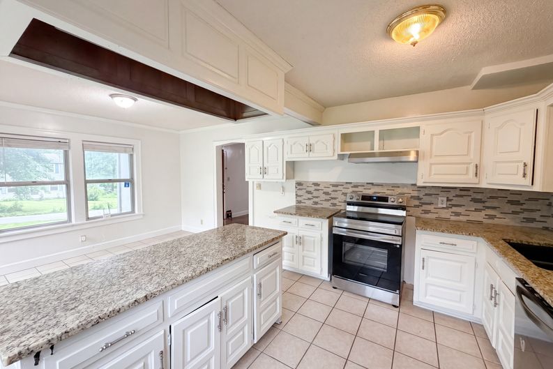 Photo 13 of 21 of 11304 E 55th Ter, Raytown, MO