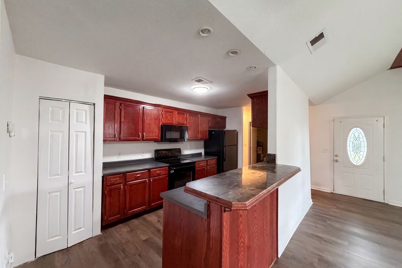 Photo 7 of 17 of 905 S Butler Ter, Harrisonville, MO