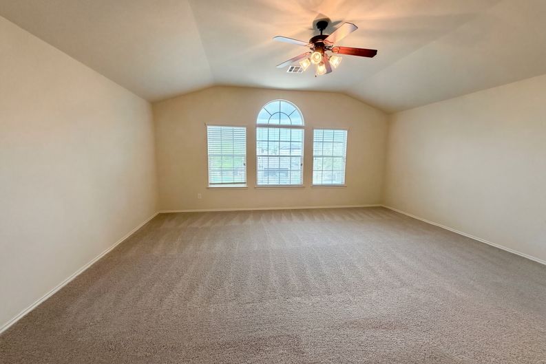Photo 16 of 24 of 6206 Suellen Ln, Killeen, TX