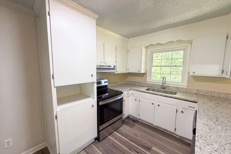 Photo 10 of 18 of 4305 Dawnwood Dr, Gastonia, NC