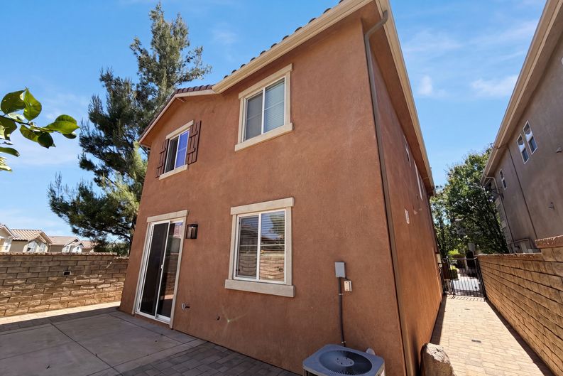Photo 5 of 24 of 29206 Rio Lobo Way, Valencia, CA