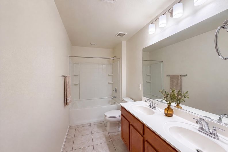 Photo 24 of 35 of 3325 W Dunbar Dr, Phoenix, AZ