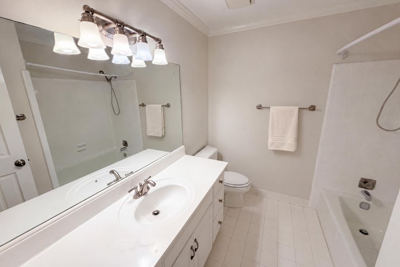 Photo 15 of 53 of 4958 Scotts Creek Trl, Peachtree Corners, GA