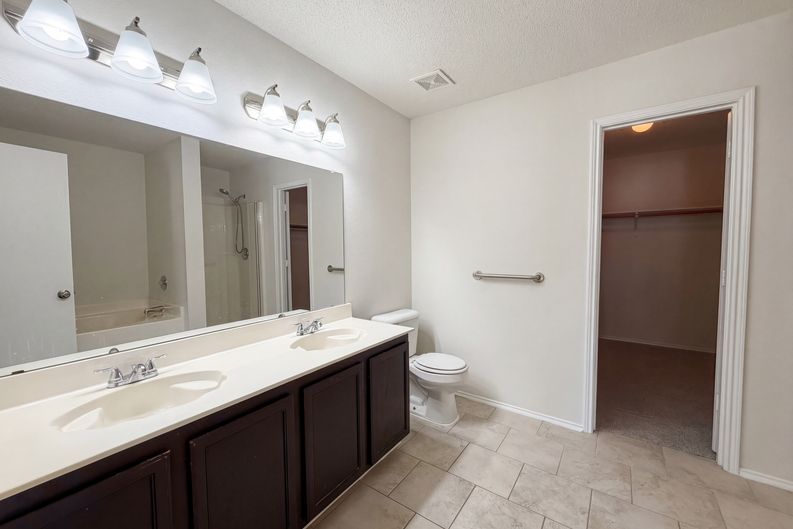 Photo 12 of 30 of 2501 Avalon Creek Way, McKinney, TX