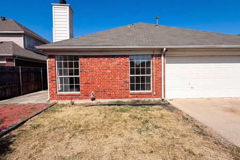 Photo 22 of 26 of 7008 Chateau Dr, Frisco, TX