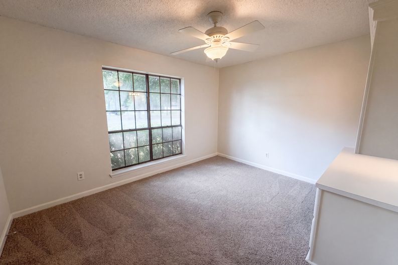 Photo 11 of 22 of 203 Frost Creek Ave, Groesbeck, TX
