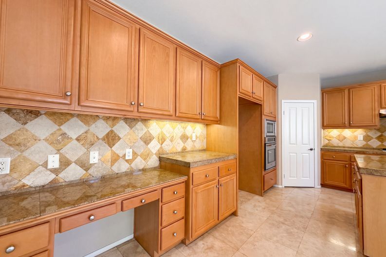 Photo 9 of 32 of 17780 Sweetgum Ln, Canyon Country, CA