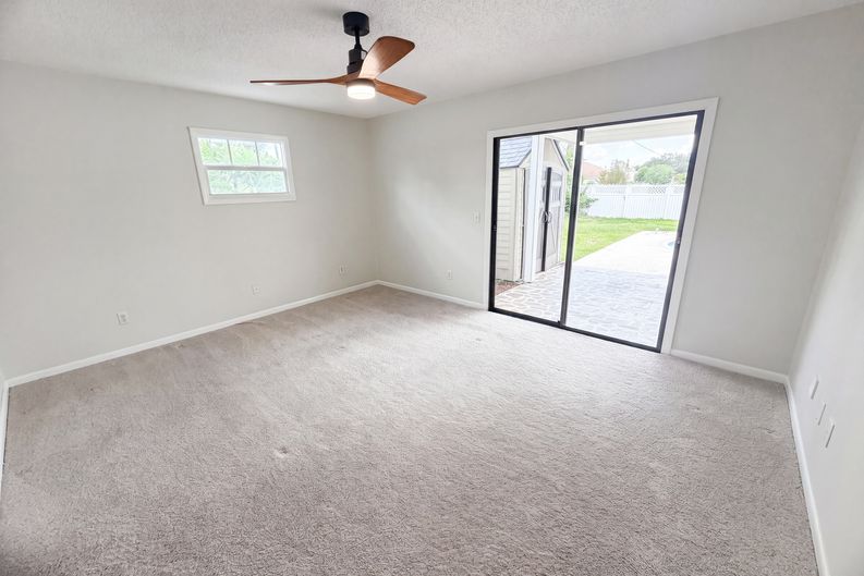 Photo 6 of 38 of 2305 SW Fern Cir, Port Saint Lucie, FL