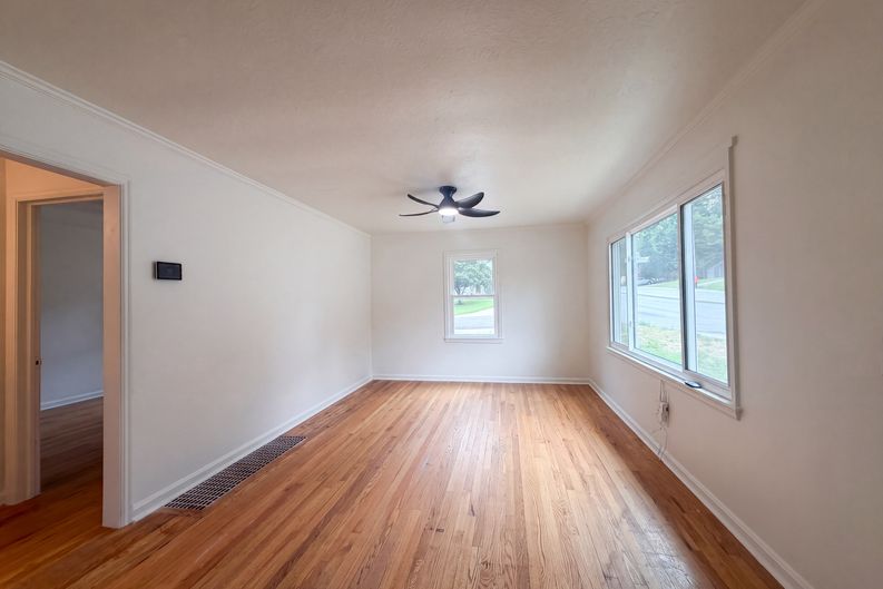 Photo 4 of 22 of 5419 Roe Blvd, Roeland Park, KS