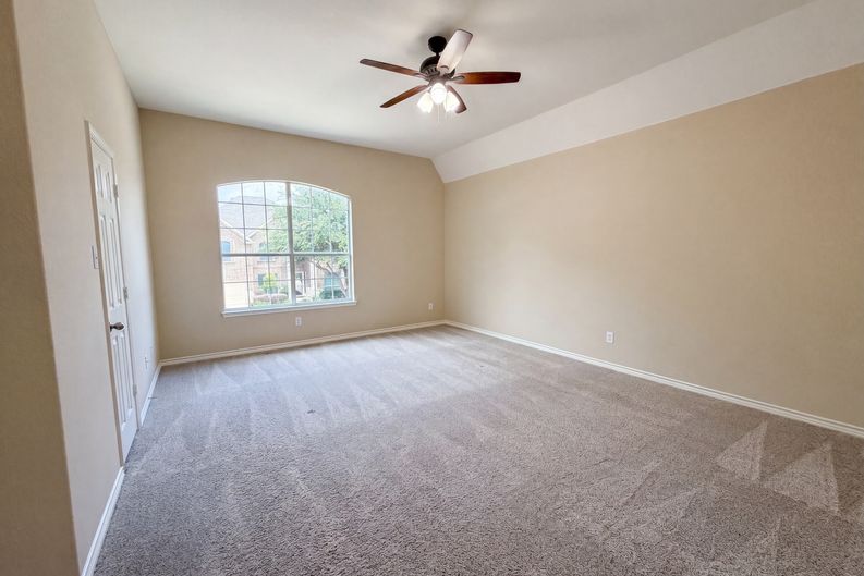 Photo 14 of 25 of 8613 Sunwood Ct, Fort Worth, TX