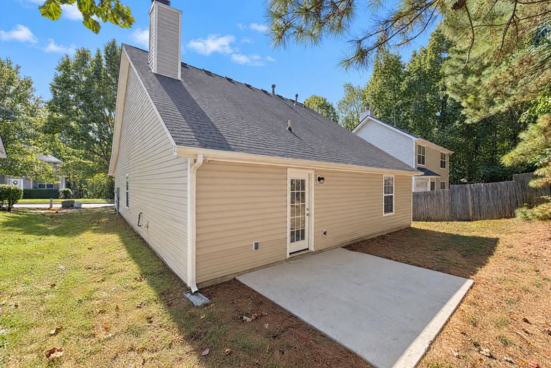 Photo 5 of 23 of 302 Bonnes Dr, Austell, GA
