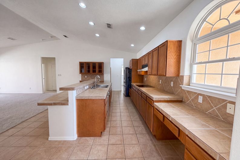 Photo 6 of 29 of 9809 Buckeye St NW, Albuquerque, NM