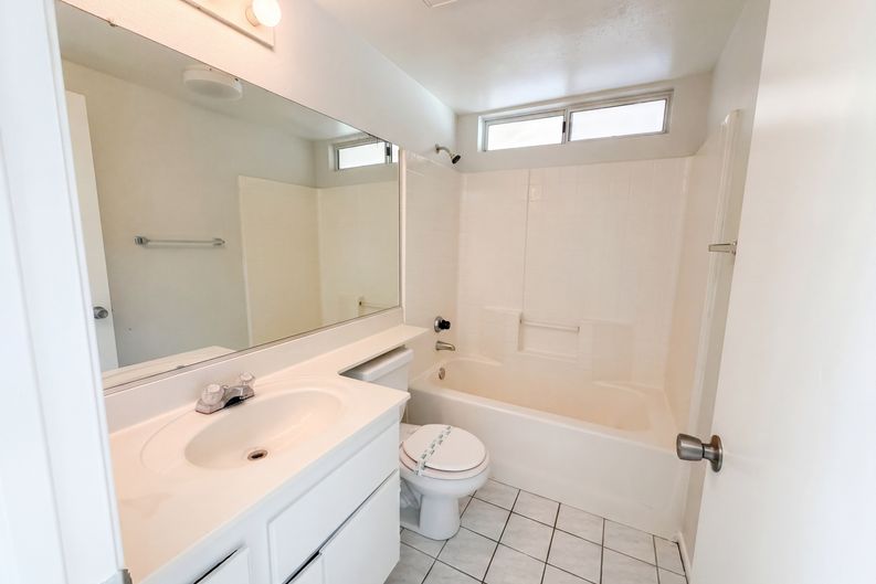 Photo 12 of 23 of 2565 W Fairview Dr, Rialto, CA